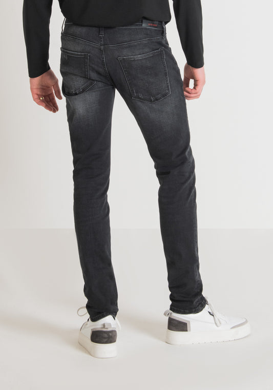 Jeans Ozzy Tapered Fit In Power