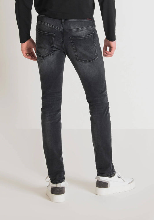 Jeans Ozzy Tapered Fit In Power