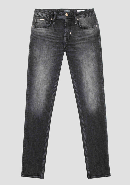 Jean Tapered Ozzy En Negro