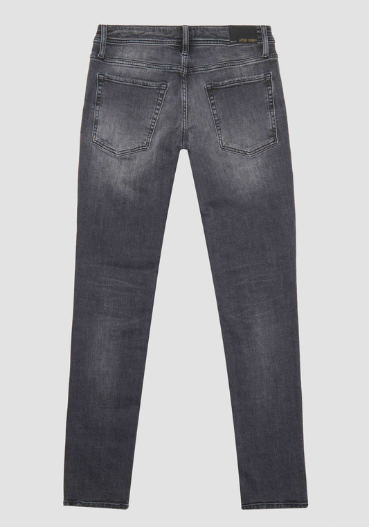 Jeans Tapered Ozzy En  Negro