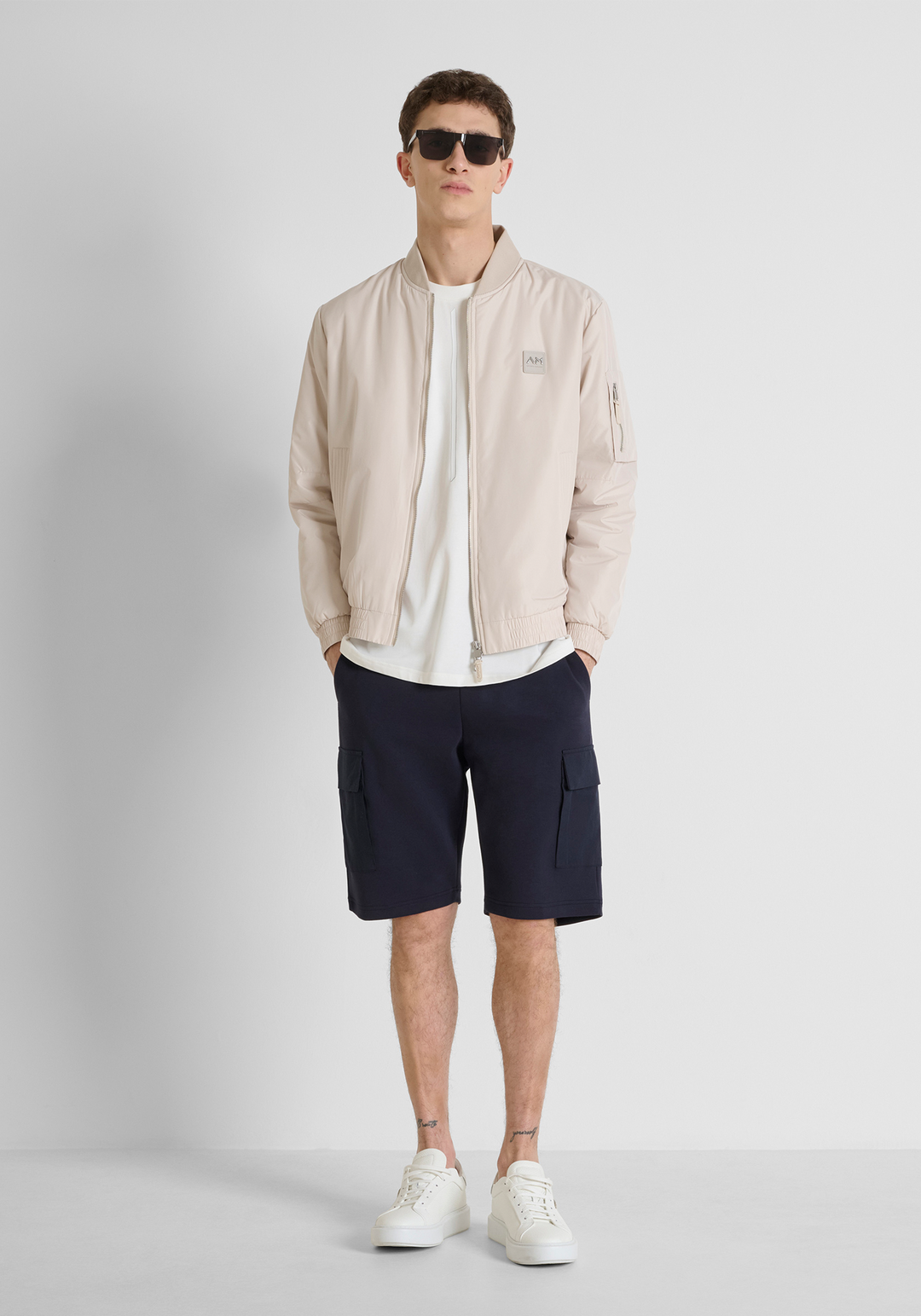 LOOK 19