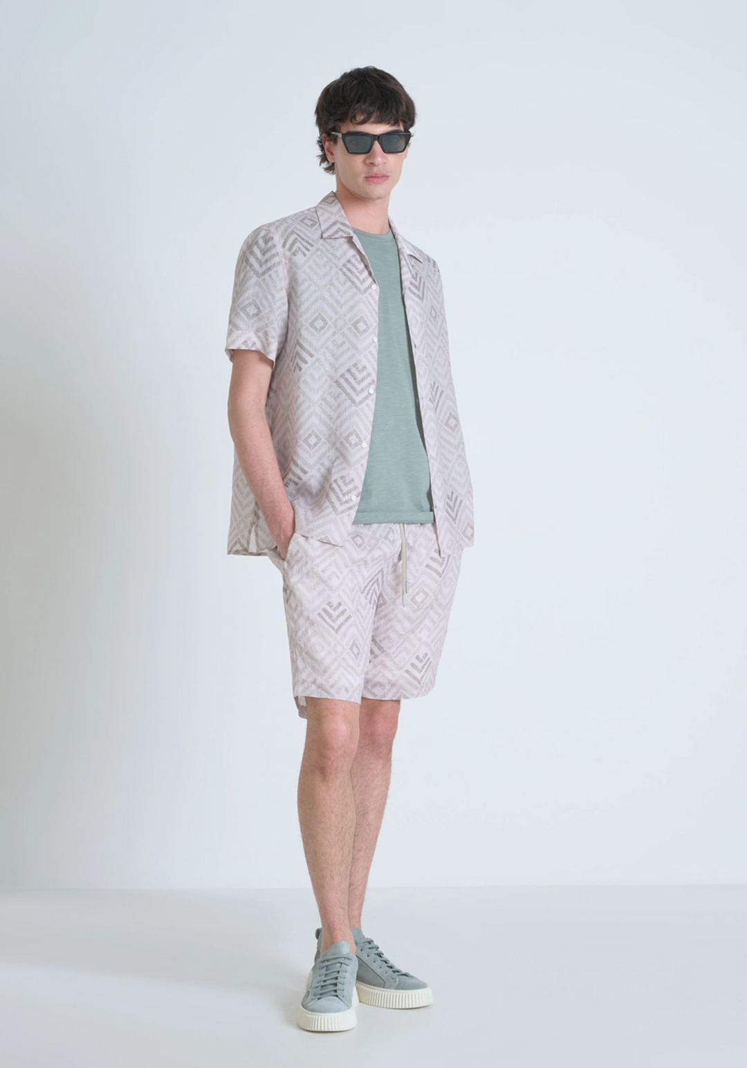 LOOK 2
