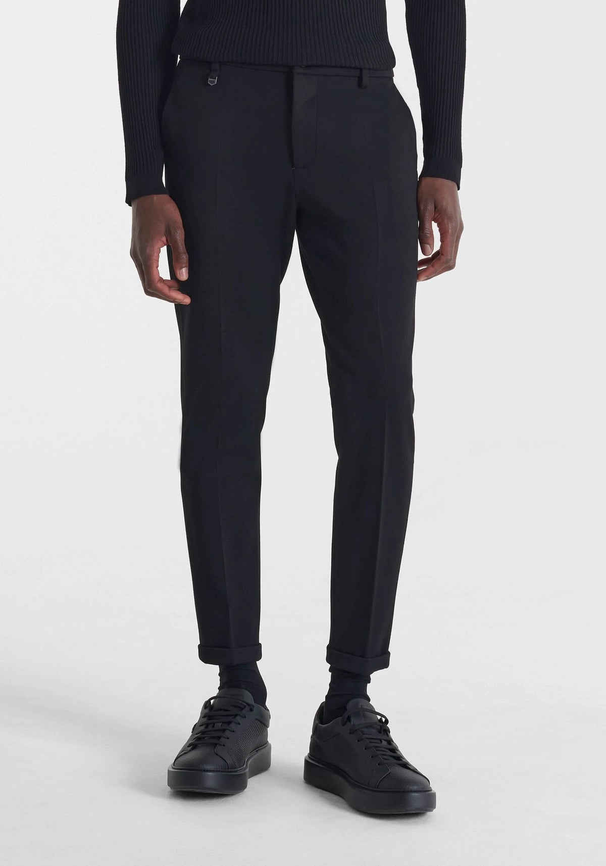 PANTALÓN NEGRO PARA HOMBRE ANTONY MORATO SLIM FIT ELEGANTE Y VERSÁTIL