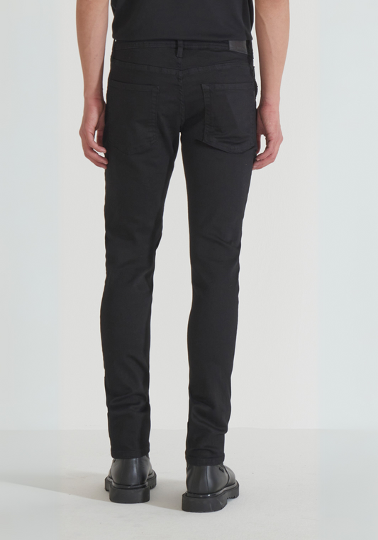 Jeans Ozzy Tapered Fit In Icon