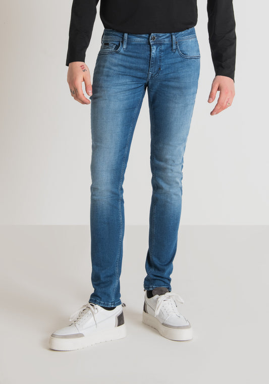 Jeans Ozzy Tapered Fit In Power