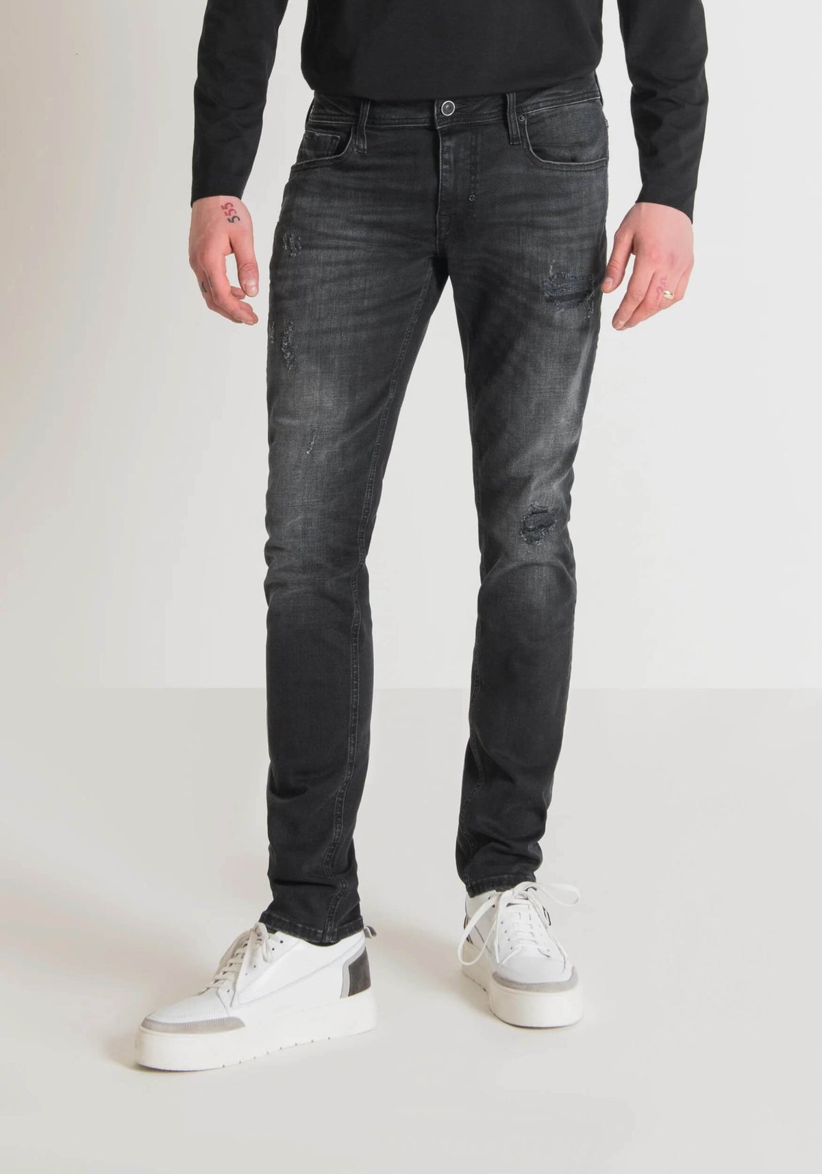 Jeans Ozzy Tapered Fit In Power