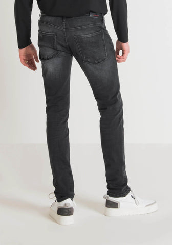Jeans Ozzy Tapered Fit In Power
