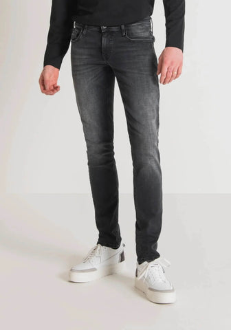 Jeans Ozzy Tapered Fit In Power