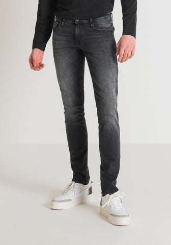 JEANS OZZY TAPERED FIT IN POWER