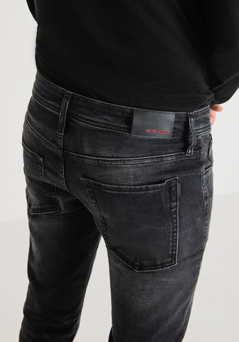 JEANS OZZY TAPERED FIT IN POWER