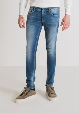 JEANS OZZY TAPERED FIT IN STREET
