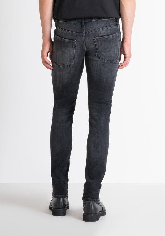 Jeans Tapered Ozzy In Black Bl