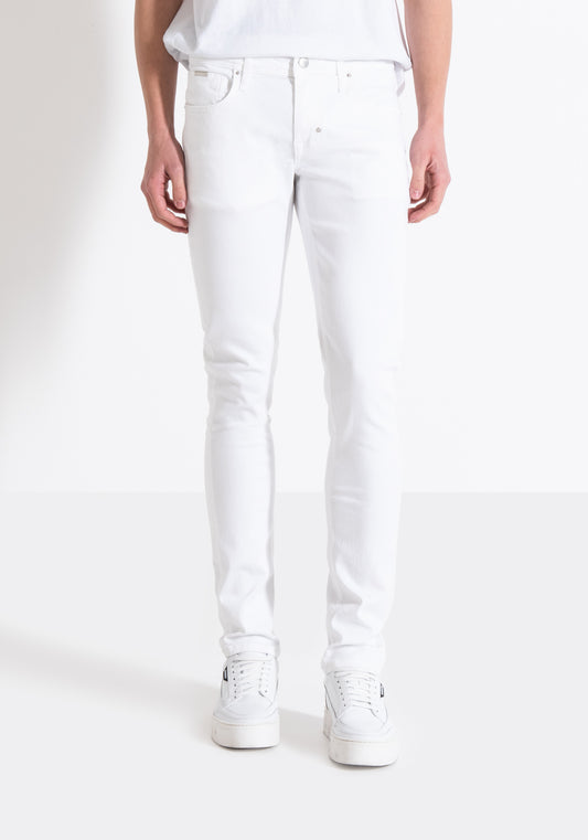 Jeans Ozzy Tapered Fit En Color