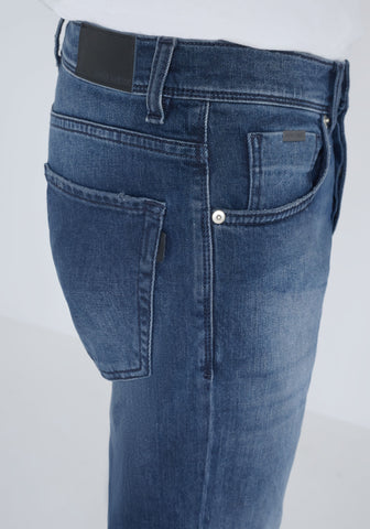 Jean slim con diseño estructurado para hombre