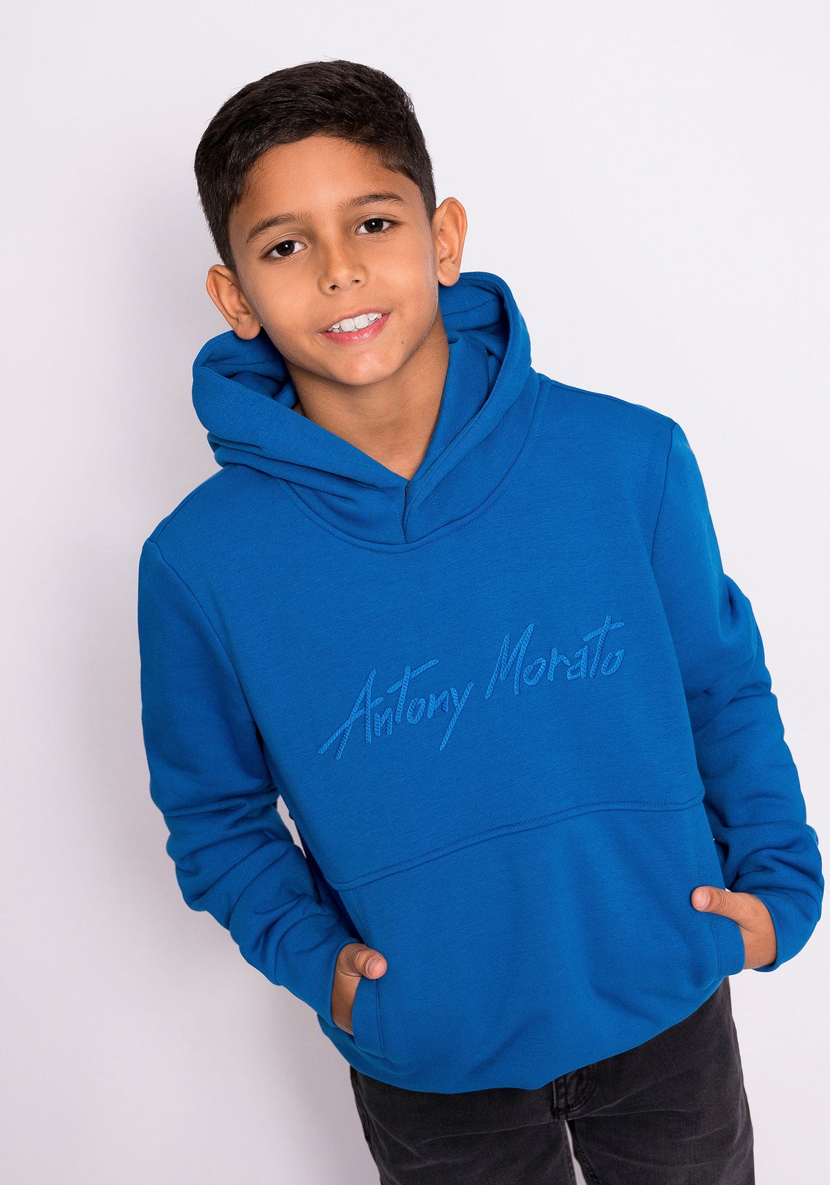 SUDADERA CON CAPUCHA REGULAR FIT PARA NIÑO