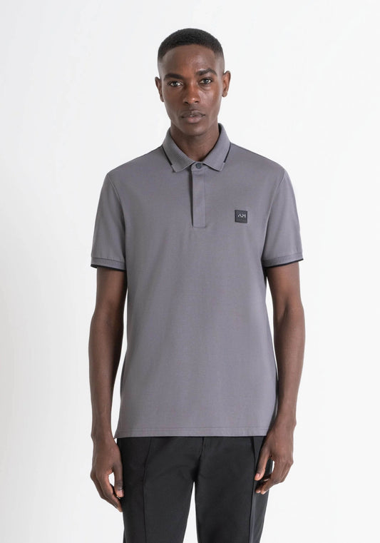 Camiseta tipo polo gris clara para hombre