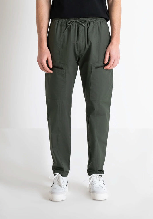 Pantalón Regular Fit En Sarga
