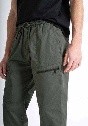 Pantalón Regular Fit En Sarga